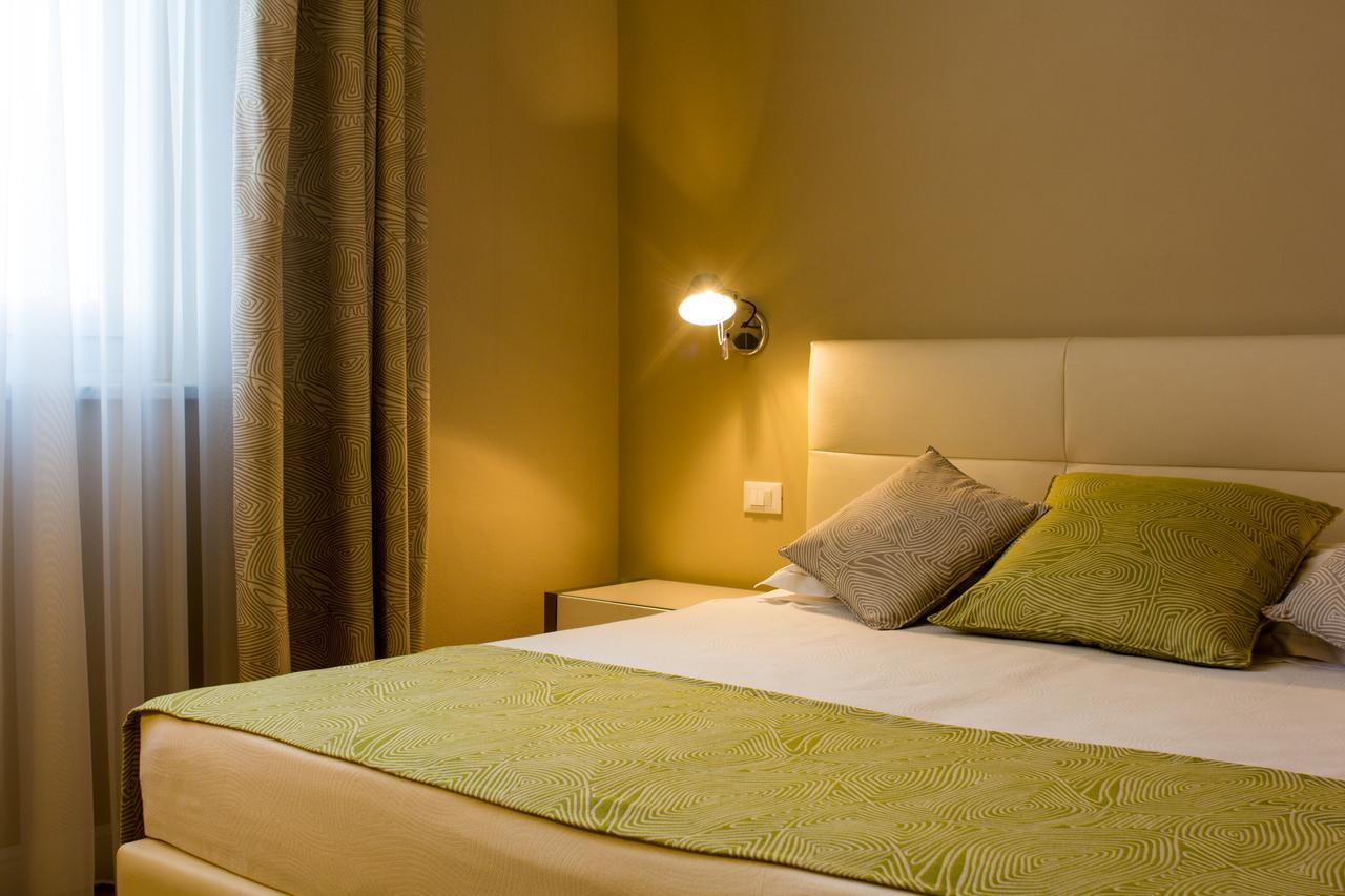 Hotel Universal Livorno Esterno foto