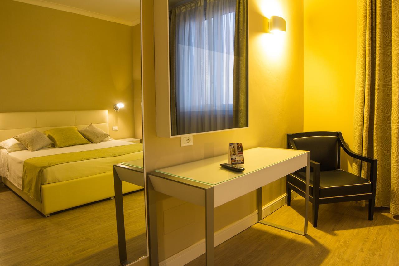 Hotel Universal Livorno Esterno foto