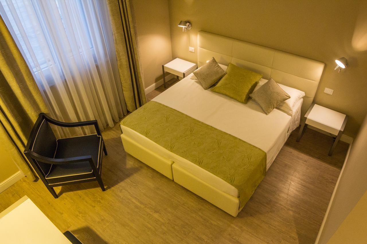 Hotel Universal Livorno Esterno foto
