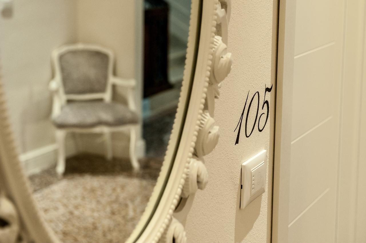 Hotel Universal Livorno Esterno foto