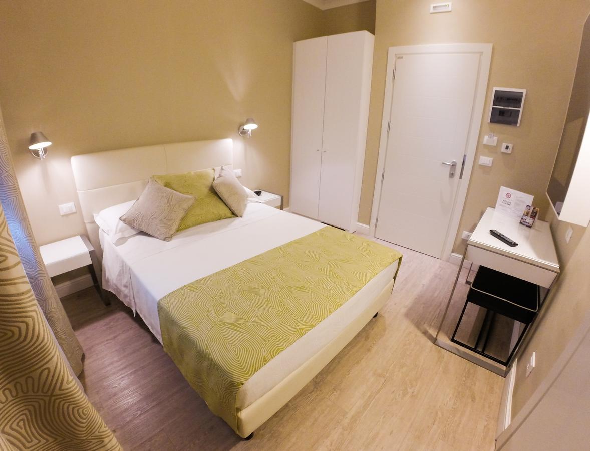 Hotel Universal Livorno Esterno foto