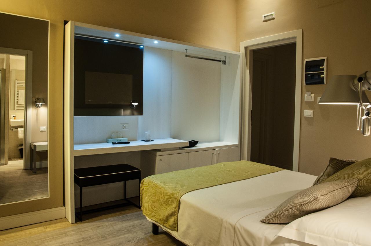 Hotel Universal Livorno Esterno foto