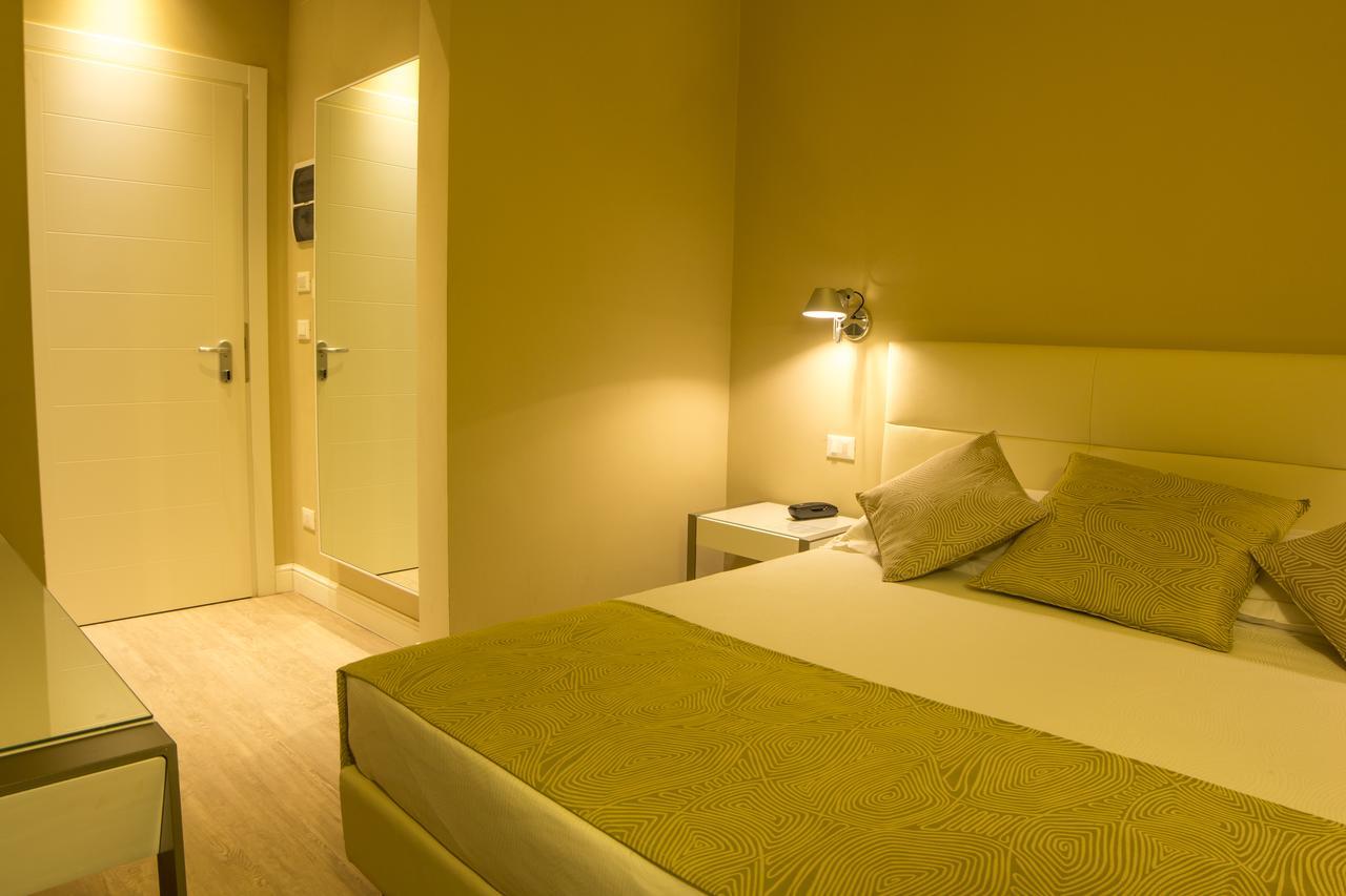 Hotel Universal Livorno Esterno foto