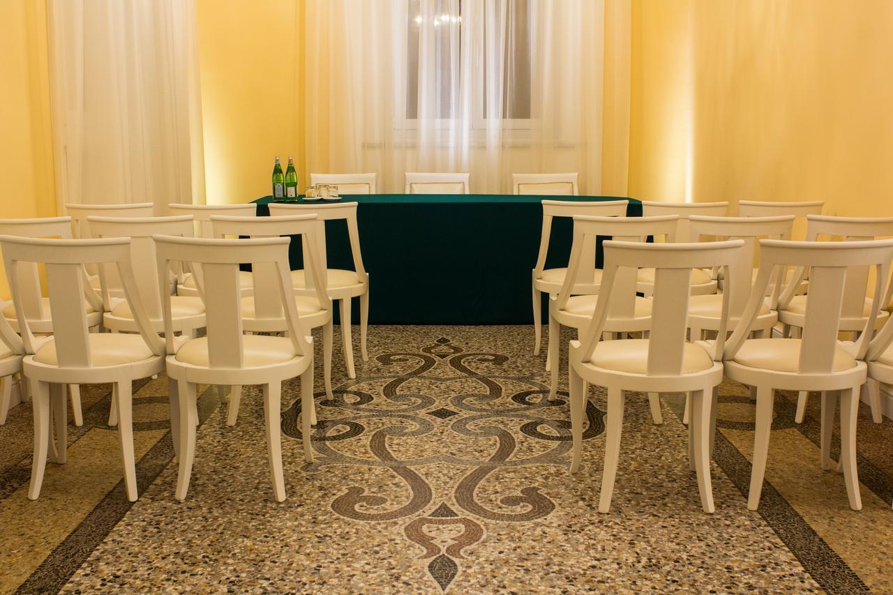 Hotel Universal Livorno Esterno foto