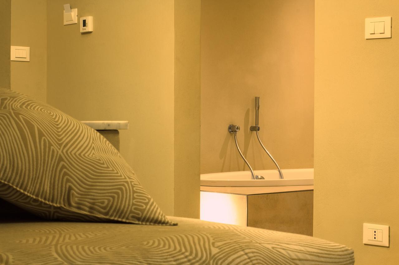 Hotel Universal Livorno Esterno foto