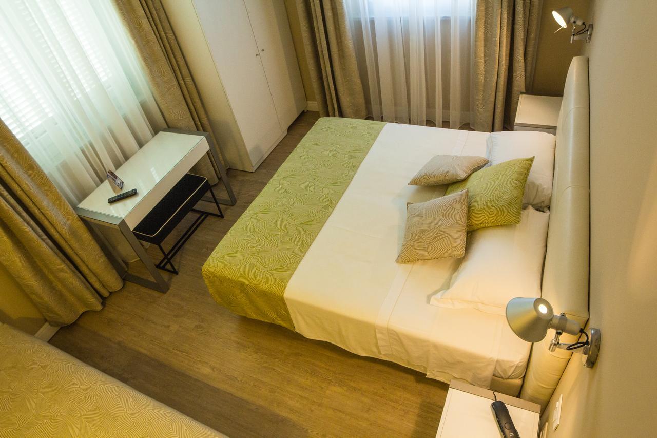 Hotel Universal Livorno Esterno foto
