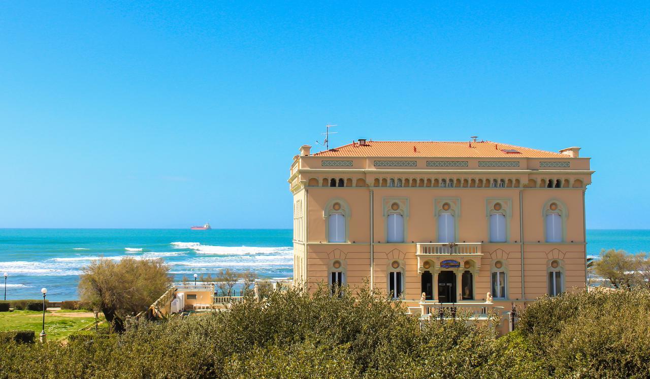 Hotel Universal Livorno Esterno foto