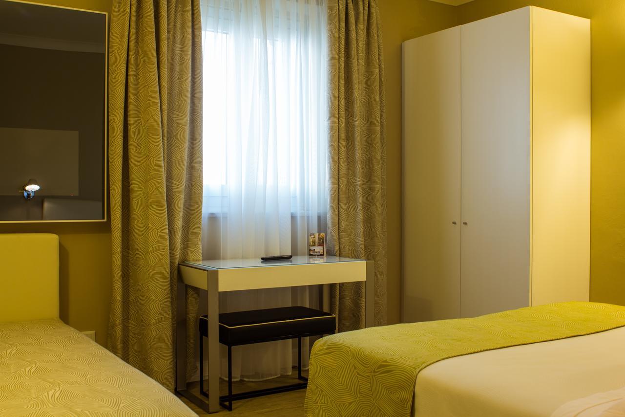 Hotel Universal Livorno Esterno foto