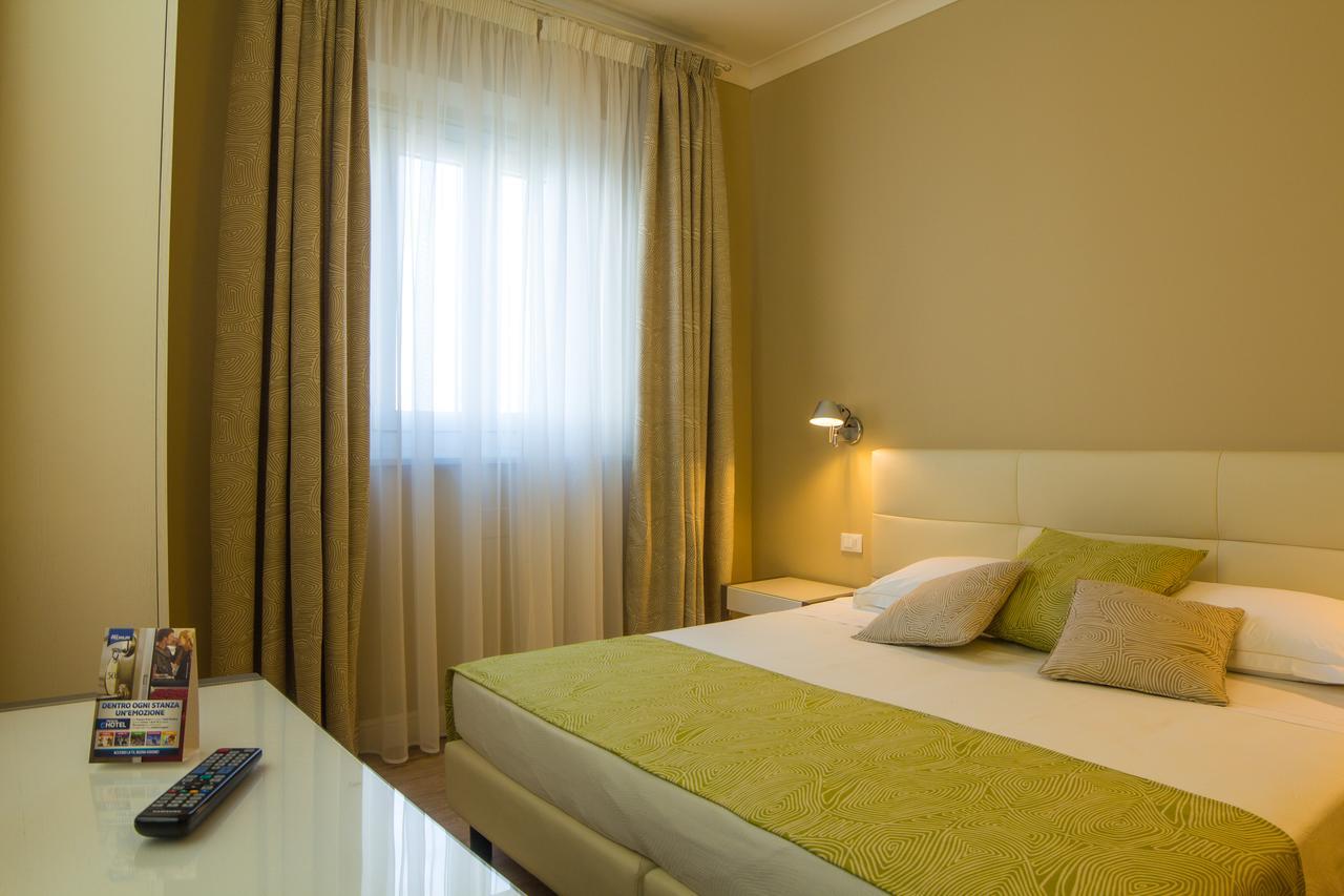 Hotel Universal Livorno Esterno foto