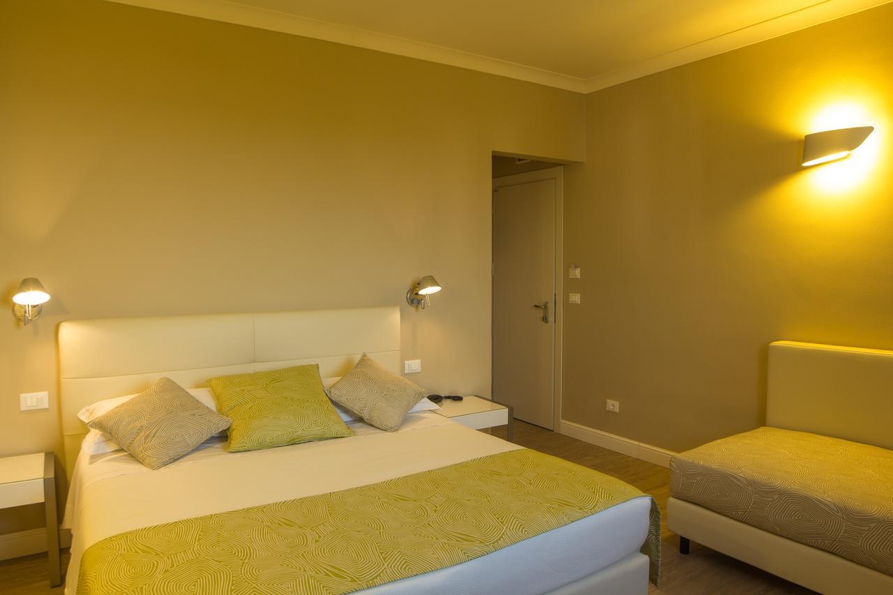 Hotel Universal Livorno Esterno foto